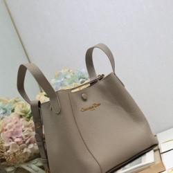 Qualità Specchio Replica Borsa a secchiello Dior Signature piccola/media grigia Riproduzione Fedele Replica Borsa a secchiello Dior Signature piccola/media grigia imitazioni