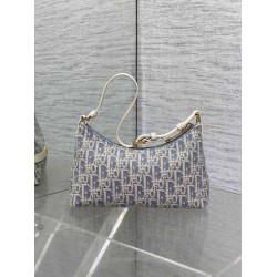 Mini borsa Dior Miss Caro Cigale Oblique Chambray con effetto rafia Blu Mini borsa Dior Miss Caro Cigale Oblique Chambray con effetto rafia Blu