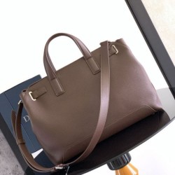 Qualità Specchio Replica Borsa tote Dior Normandie media da uomo marrone Imitazioni Riproduzione Fedele Borsa tote Dior Normandie media da uomo marrone Imitazioni imitazioni