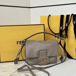 Riproduzione Fedele Replica Borsa Fendi Mamma Baguette Piccola Grigia imitazioni