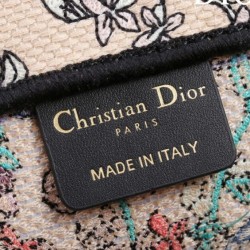Qualità Specchio Replica Imitazioni borse griffate Dior Book Tote grande Dior M1286 Albicocca ricamata con il motivo Papillon Toile de Jouy blu di Pietro Ruffo Riproduzione Fedele Imitazioni borse griffate Dior Book Tote grande Dior M1286 Albicocca ricamata con il motivo Papillon Toile de Jouy blu di Pietro Ruffo imitazioni