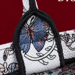 Qualità Specchio Replica Borsa Dior Book Tote Media Dior M1286 ricamata con Pietro Ruffo Bianco Riproduzione Fedele Replica Borsa Dior Book Tote Media Dior M1286 ricamata con Pietro Ruffo Bianco imitazioni