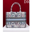 Replica Borsa Dior Book Tote Media Dior M1286 ricamata con Pietro Ruffo Bianco