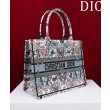 Replica Borsa Dior Book Tote Media Dior M1286 ricamata con Pietro Ruffo Bianco