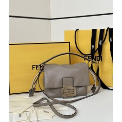 Replica Borsa Fendi Mamma Baguette Piccola Grigia