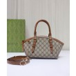 Borsa a mano piccola Gucci GG Emblem 839005 Caffè