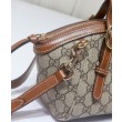 Borsa a mano piccola Gucci GG Emblem 839005 Caffè