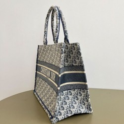 Qualità Specchio Replica Borsa Dior Book Tote Dior blu ricamata con motivo Dior Oblique grigio Riproduzione Fedele Borsa Dior Book Tote Dior blu ricamata con motivo Dior Oblique grigio imitazioni