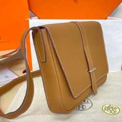 Qualità Specchio Replica Borsa 1:1 a tracolla Hermès Steve Light Junior Caffè chiaro Riproduzione Fedele Borsa Replica 1:1 a tracolla Hermès Steve Light Junior Caffè chiaro imitazioni