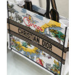 Borse Replica media Christian Dior Book Tote senza tempo con paglia di rafia naturale e cotone ricamato Borse Replica media Christian Dior Book Tote senza tempo con paglia di rafia naturale e cotone ricamato