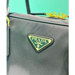 Borsa Prada Re-Edition 1980 grande in Saffiano Re-Nylon, nera