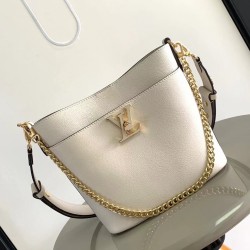 Riproduzione Fedele Borsa Louis Vuitton Lock and Walk in pelle martellata marrone M24165 imitazioni