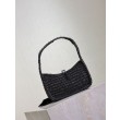 Mini borsa hobo Saint Laurent Le 5 À 7 in rafia nera