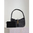 Mini borsa hobo Saint Laurent Le 5 À 7 in rafia nera