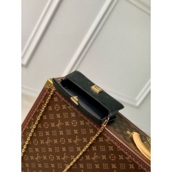 Portafoglio LV Metis con catena in pelle M82637