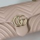 Replica Borsa a spalla media Gucci GG Marmont 837267 Rosa Imitazioni Replica qualità specchio Borsa a spalla media Gucci GG Marmont 837267 Rosa