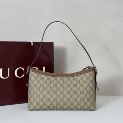 Replica Qualità superiore replica a tracolla media Gucci GG Emblem 847449 Marrone Imitazioni Replica qualità specchio Qualità superiore replica a tracolla media Gucci GG Emblem 847449 Marrone