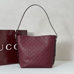 Replica Borsa 1:1 a tracolla piccola Gucci GG Emblem 848881 Rossa Imitazioni Replica qualità specchio Borsa 1:1 a tracolla piccola Gucci GG Emblem 848881 Rossa