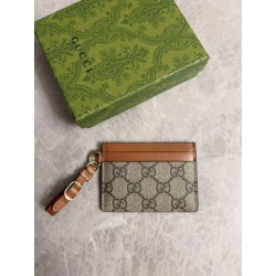 Qualità da grande replica Porta carte Gucci GG Emblem con tracolla 819121 Marrone
