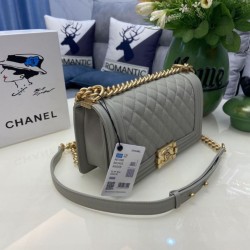 Replica Borsa 1:1 Chanel Boy Flap Classic A67086 Pelle di vitello granata hardware oro grigio Imitazioni Replica qualità specchio Borsa 1:1 Chanel Boy Flap Classic A67086 Pelle di vitello granata hardware oro grigio
