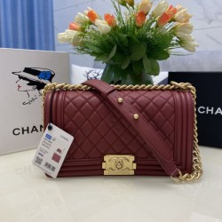 Replica qualità specchio Borsa Chanel Boy Flap Classic A67086 Pelle di vitello granata hardware oro/argento bordeaux