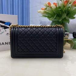 Replica qualità specchio Borsa Chanel Boy Flap Classic A67086 Pelle di vitello granata hardware bronzo nera