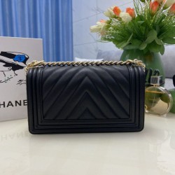 Replica Borse Chanel Boy Flap Chevron A67086 Pelle di vitello granata hardware oro nera Imitazioni Replica qualità specchio Borse Chanel Boy Flap Chevron A67086 Pelle di vitello granata hardware oro nera