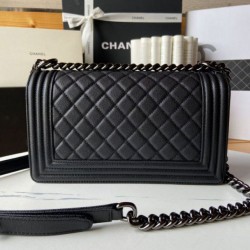 Replica Borsa 1:1 Chanel Boy Flap A67086 Pelle di vitello granata finiture nere Imitazioni Replica qualità specchio Borsa 1:1 Chanel Boy Flap A67086 Pelle di vitello granata finiture nere