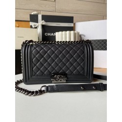 Borsa Replica 1:1 Chanel Boy Flap A67086 Pelle di vitello granata finiture nere