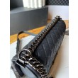 Borsa Replica 1:1 Chanel Boy Flap A67086 Pelle di vitello granata finiture nere