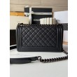 Borsa Replica 1:1 Chanel Boy Flap A67086 Pelle di vitello granata finiture nere