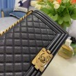 Borse Replica Chanel Boy Flap Chevron A67086 Pelle di vitello granata hardware oro nera
