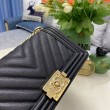 Borse Replica Chanel Boy Flap Chevron A67086 Pelle di vitello granata hardware oro nera