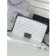 Borsa Chanel Boy Flap Classic A67086 Pelle di vitello granata hardware oro/argento bianca