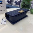 Borsa Chanel Boy Flap Classic A67086 Pelle di vitello granata hardware oro/argento blu