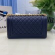 Borsa Chanel Boy Flap Classic A67086 Pelle di vitello granata hardware oro/argento blu