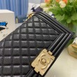Borsa Chanel Boy Flap Classic A67086 Pelle di vitello granata hardware oro/argento nera