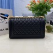 Borsa Chanel Boy Flap Classic A67086 Pelle di vitello granata hardware oro/argento nera