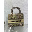 Borsa Dior Dioriviera Lady D-Lite Media Raffia con Ricamo Toile de Jouy Sauvage Lime