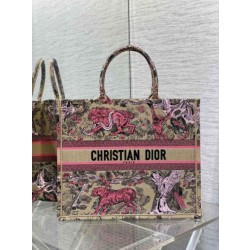 Borsa Dior grande Dioriviera Book Tote in rafia con ricamo Toile de Jouy Sauvage rosa