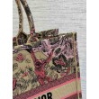 Borsa Dior grande Dioriviera Book Tote in rafia con ricamo Toile de Jouy Sauvage rosa
