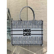 Borse Replica Dior Media Book Tote Bag Blu Miss Dior Allover Embroidery Borse Replica Dior Media Book Tote Bag Blu Miss Dior Allover Embroidery