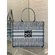 Borse Replica Dior Media Book Tote Bag Blu Miss Dior Allover Embroidery Borse Replica Dior Media Book Tote Bag Blu Miss Dior Allover Embroidery
