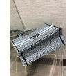 Borse Replica Dior Media Book Tote Bag Blu Miss Dior Allover Embroidery Borse Replica Dior Media Book Tote Bag Blu Miss Dior Allover Embroidery