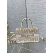 Borse Replica Dior Mini Book Tote con cinturino ricamato Dior Oblique color oro