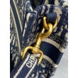 Borsa Dior Mini Book Tote con tracolla Ricamo Dior Oblique blu
