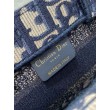 Borsa Dior Mini Book Tote con tracolla Ricamo Dior Oblique blu