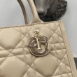 Borse Imitazioni Dior piccola book tote con tracolla Pelle di vitello macrocannage beige