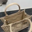 Borse Imitazioni Dior piccola book tote con tracolla Pelle di vitello macrocannage beige