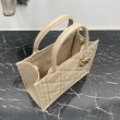 Borse Imitazioni Dior piccola book tote con tracolla Pelle di vitello macrocannage beige